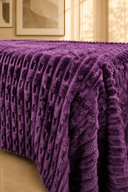 TEXTURED PLUSH BLANKET – DEEP PURPLE