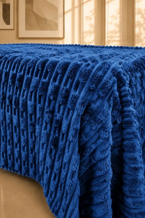 TEXTURED PLUSH BLANKET - ROYAL BLUE