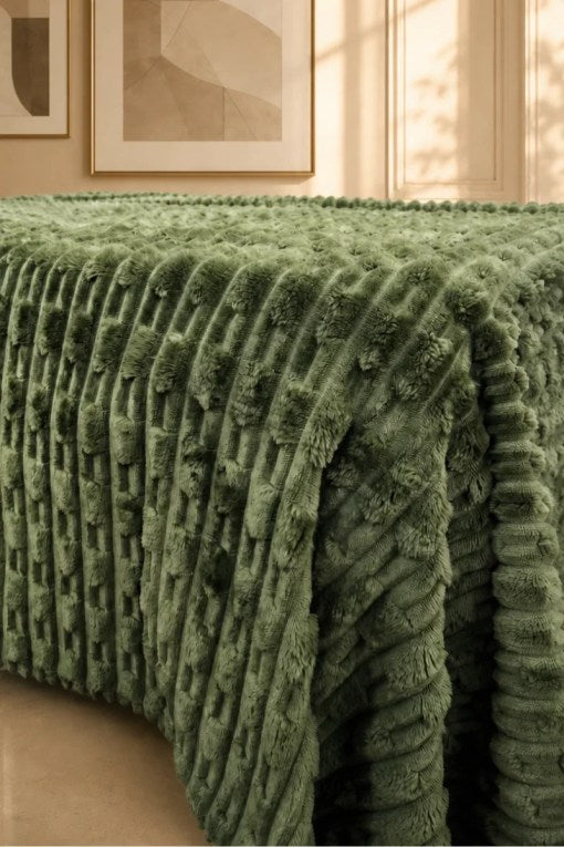 TEXTURED PLUSH BLANKET - OLIVE GREEN