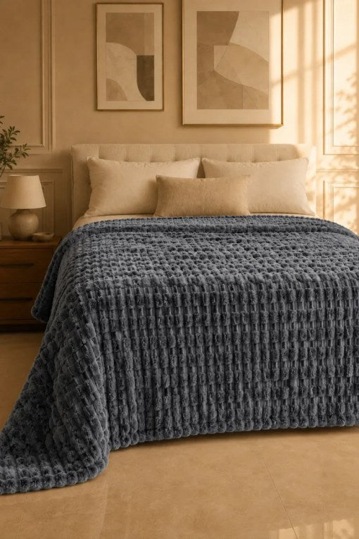 TEXTURED PLUSH BLANKET - CHARCOAL GREY