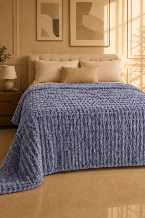 TEXTURED PLUSH BLANKET – ICE BLUE
