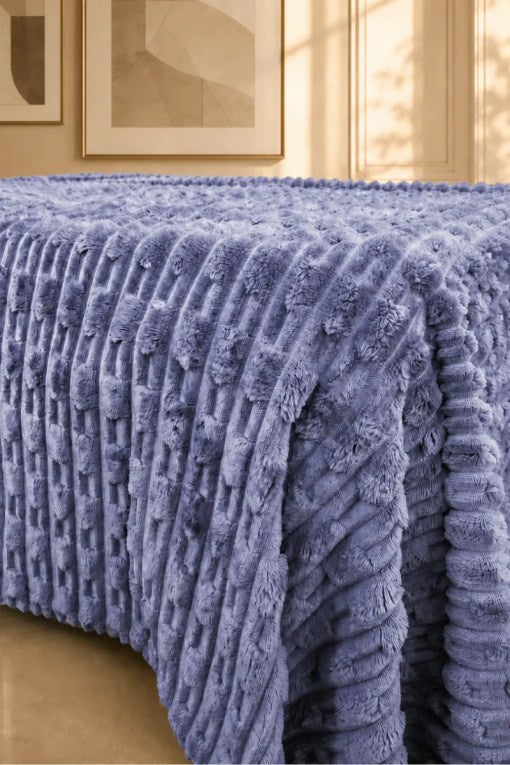 TEXTURED PLUSH BLANKET – ICE BLUE