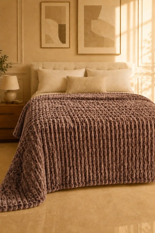 TEXTURED PLUSH BLANKET – DUSTY BROWN