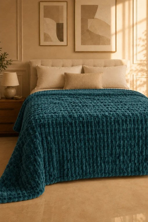 TEXTURED PLUSH BLANKET – TEAL BLUE
