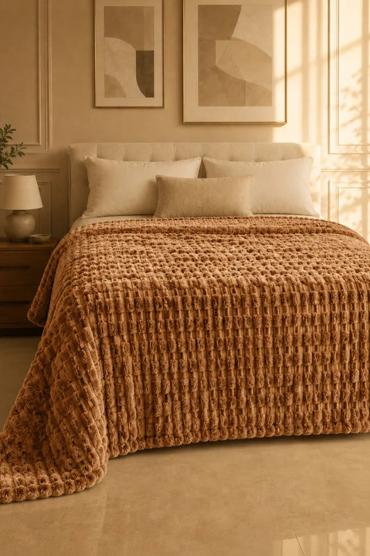 TEXTURED PLUSH BLANKET – CARAMEL BROWN