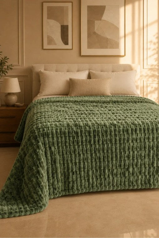 TEXTURED PLUSH BLANKET - OLIVE GREEN